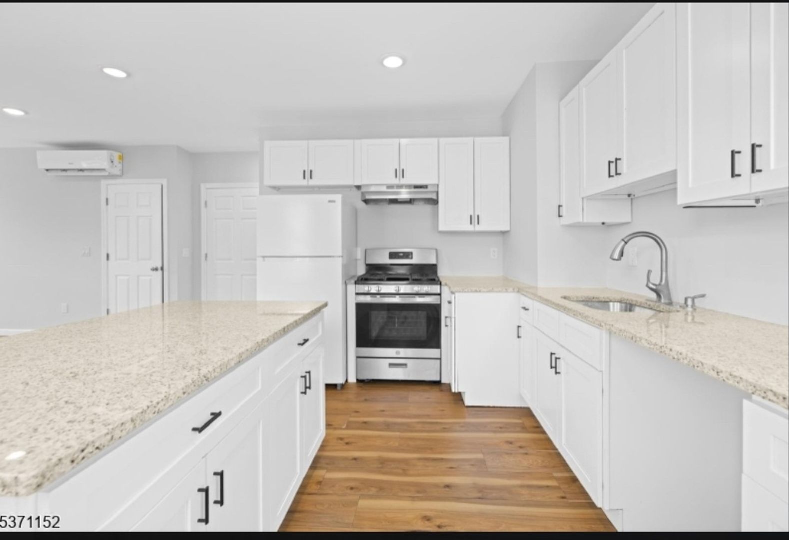 Newark Townhome: 87 Isabella Ave