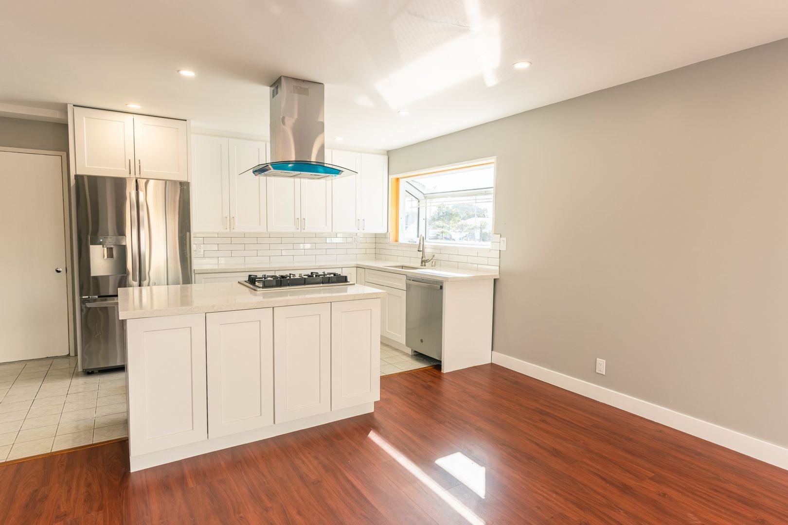 Torrance House: 2101 W 187th St