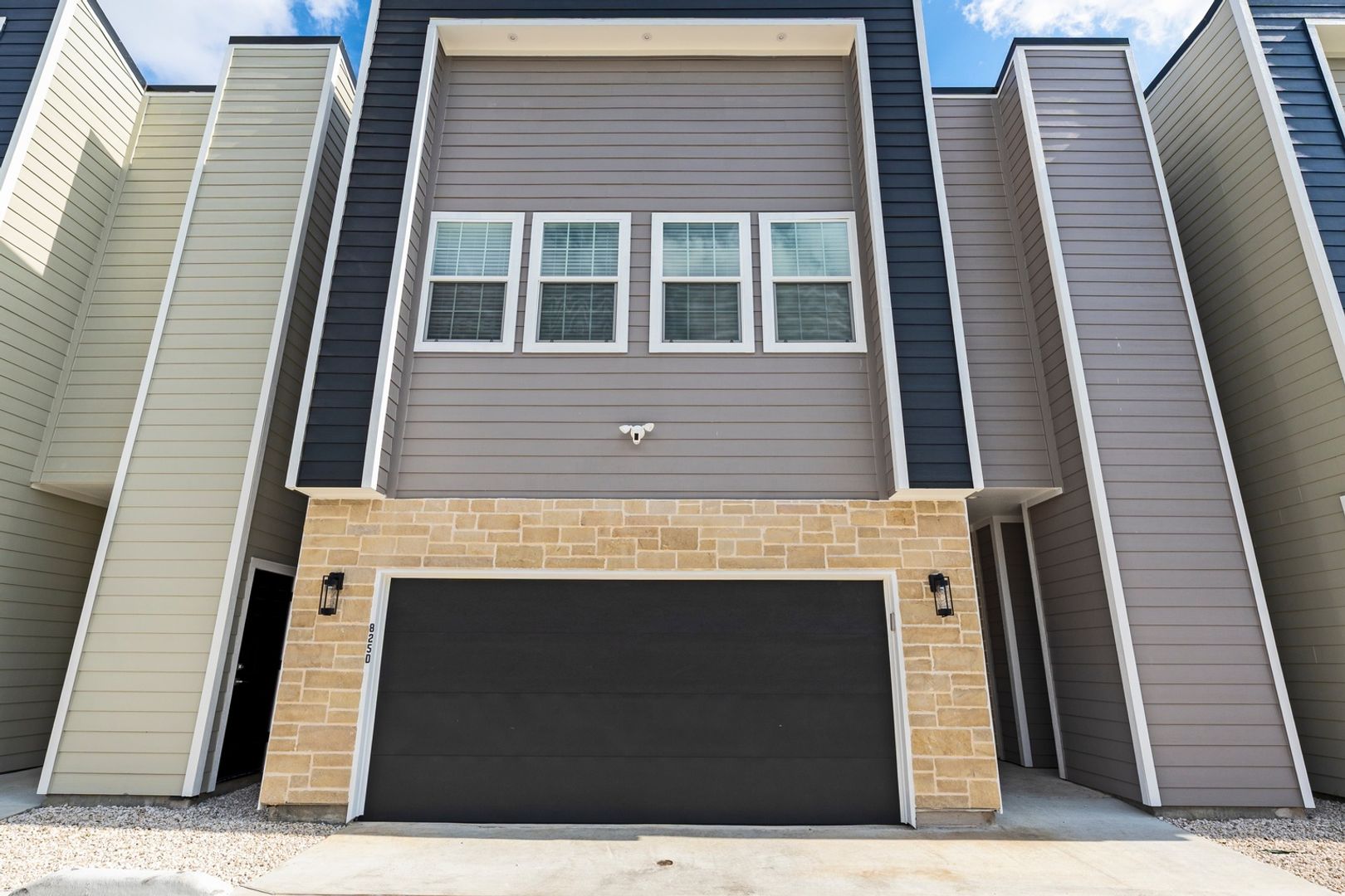 Houston House: 825 Paul Quinn St