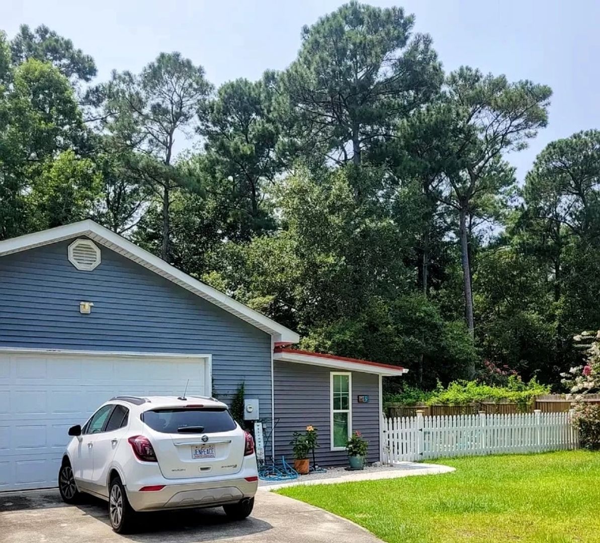 Leland House: 85 Bridle Way Se
