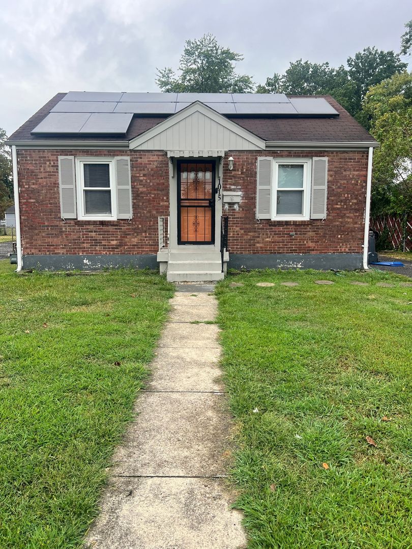 Louisville House: 1015 W Indian Trl