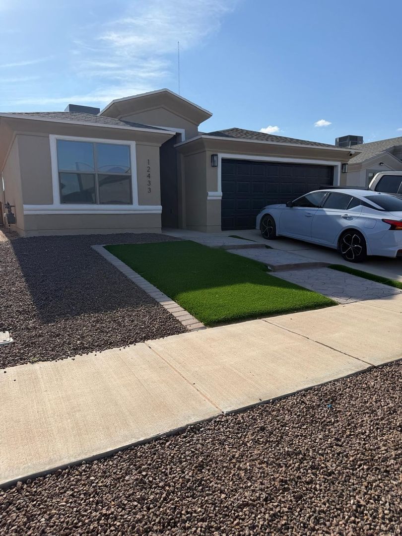 El Paso House: 12433 Polo N Dr