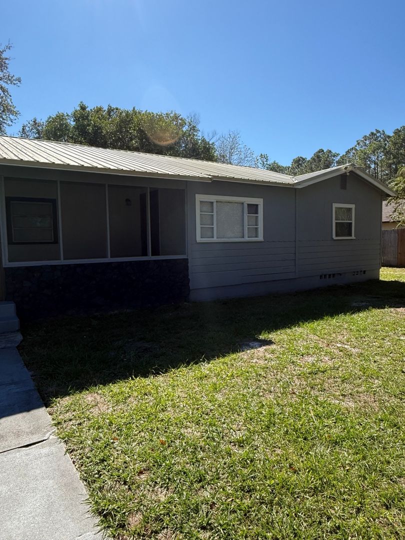 Deland Townhome: 1618 Magnolia Ave