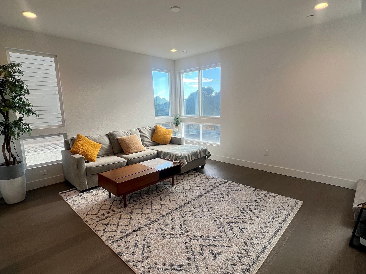 Richmond Condo: 814 Marina Way S