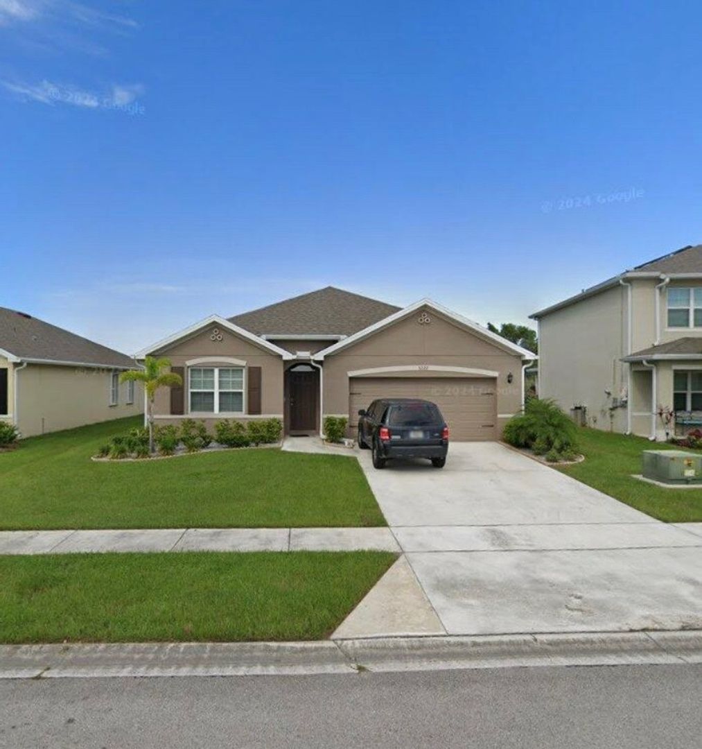 Fort Pierce House: 3222 Trinity Cir