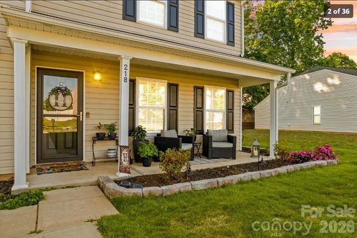 Spacious 4BR House in Lincolnton – photo 1