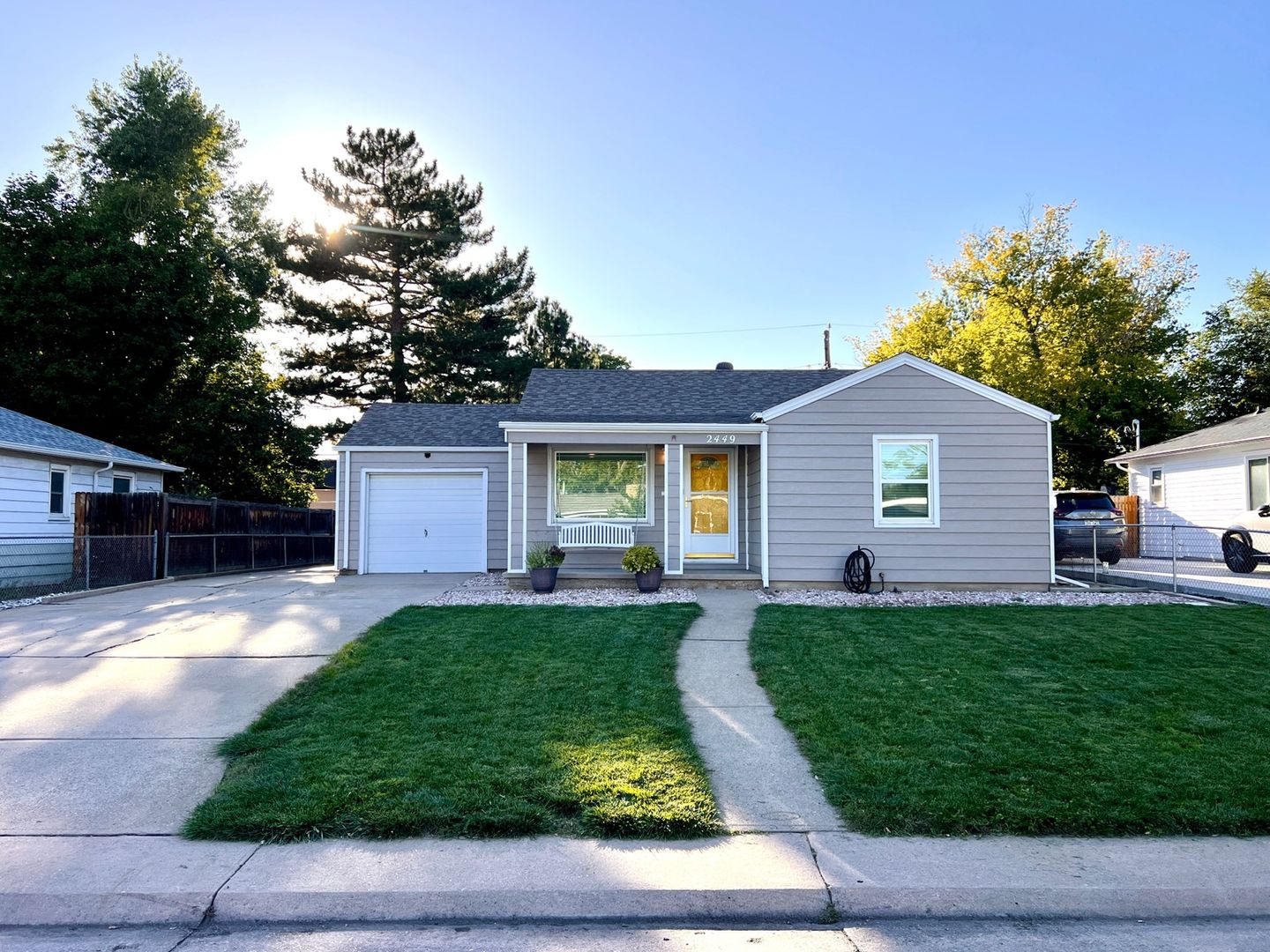 Edgewater House: 2449 Otis St