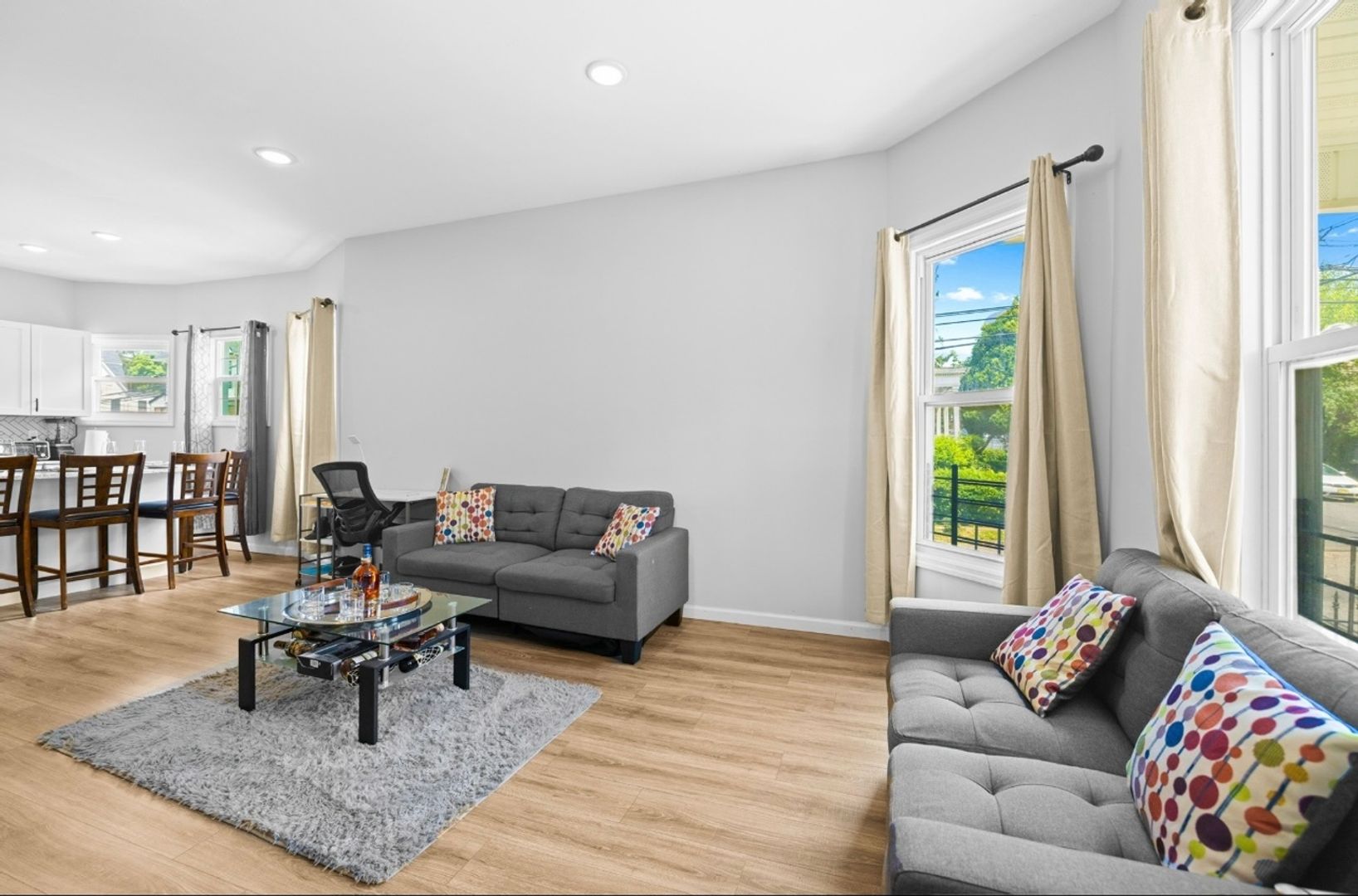 Newark Townhome: 87 Isabella Ave