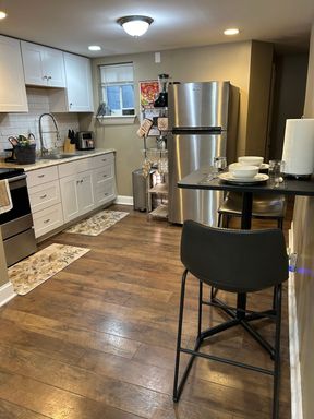 Charming furnished 2br 2nd Floor Apartment in Wilmington