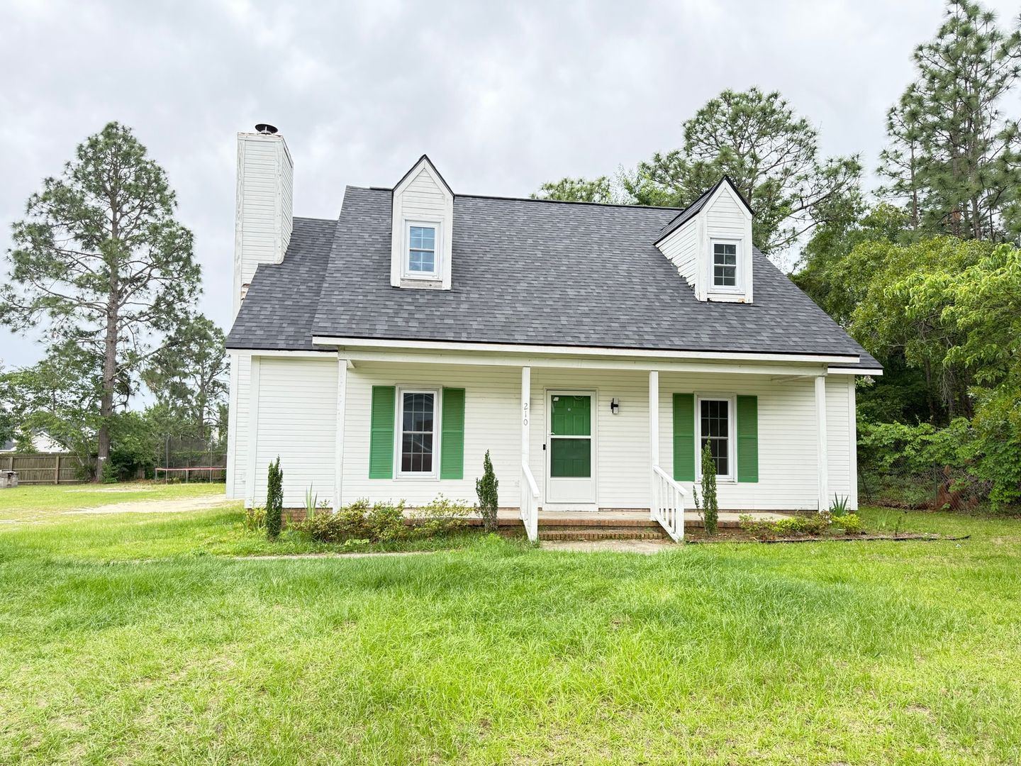 Lexington House: 210 Cuddles Ct