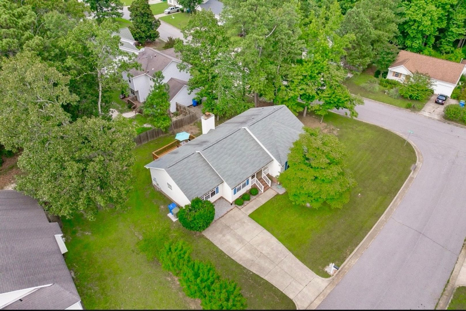 Fuquay Varina House: 700 Mossburn Ct