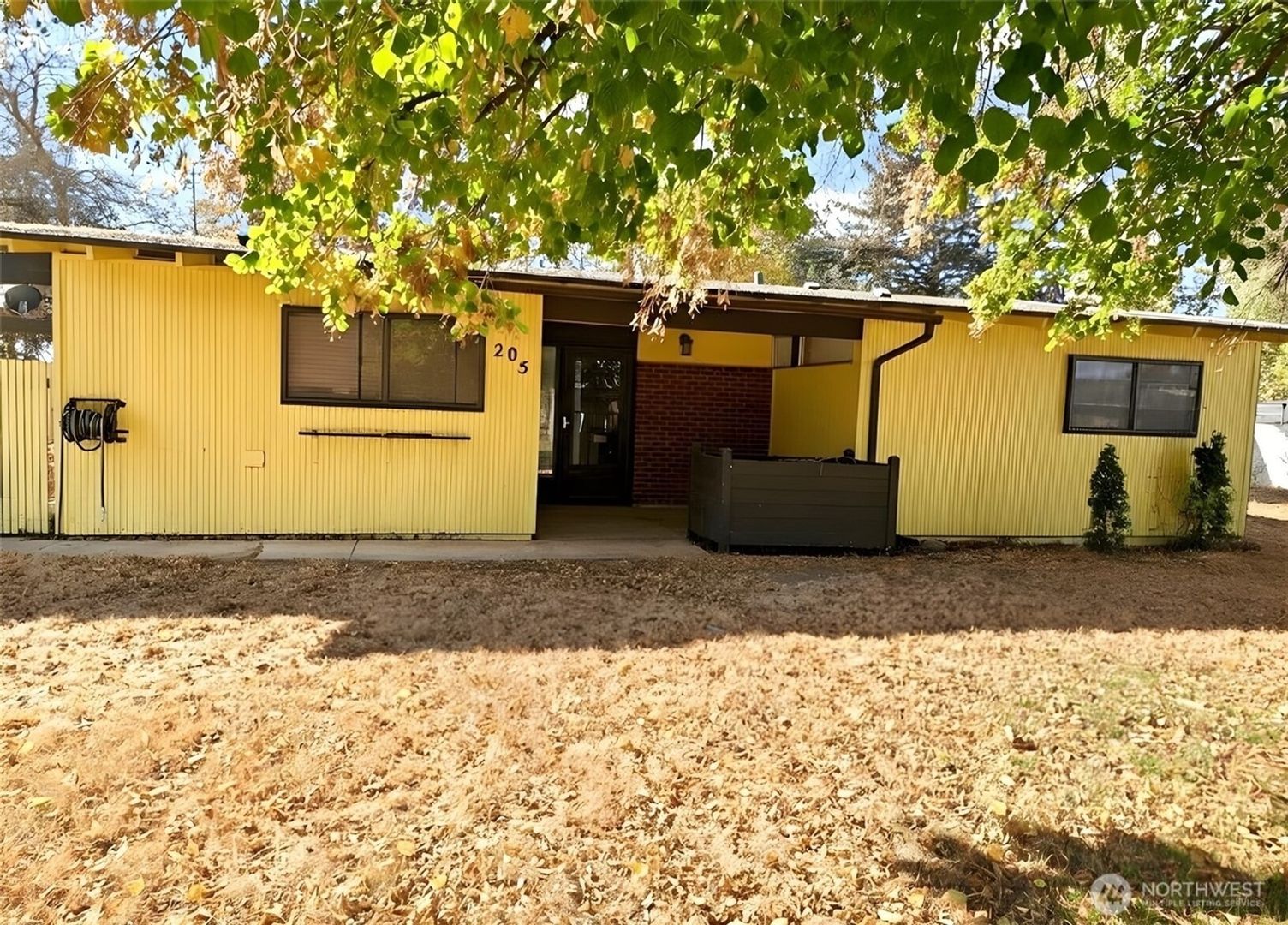 Moses Lake House: 205 March St