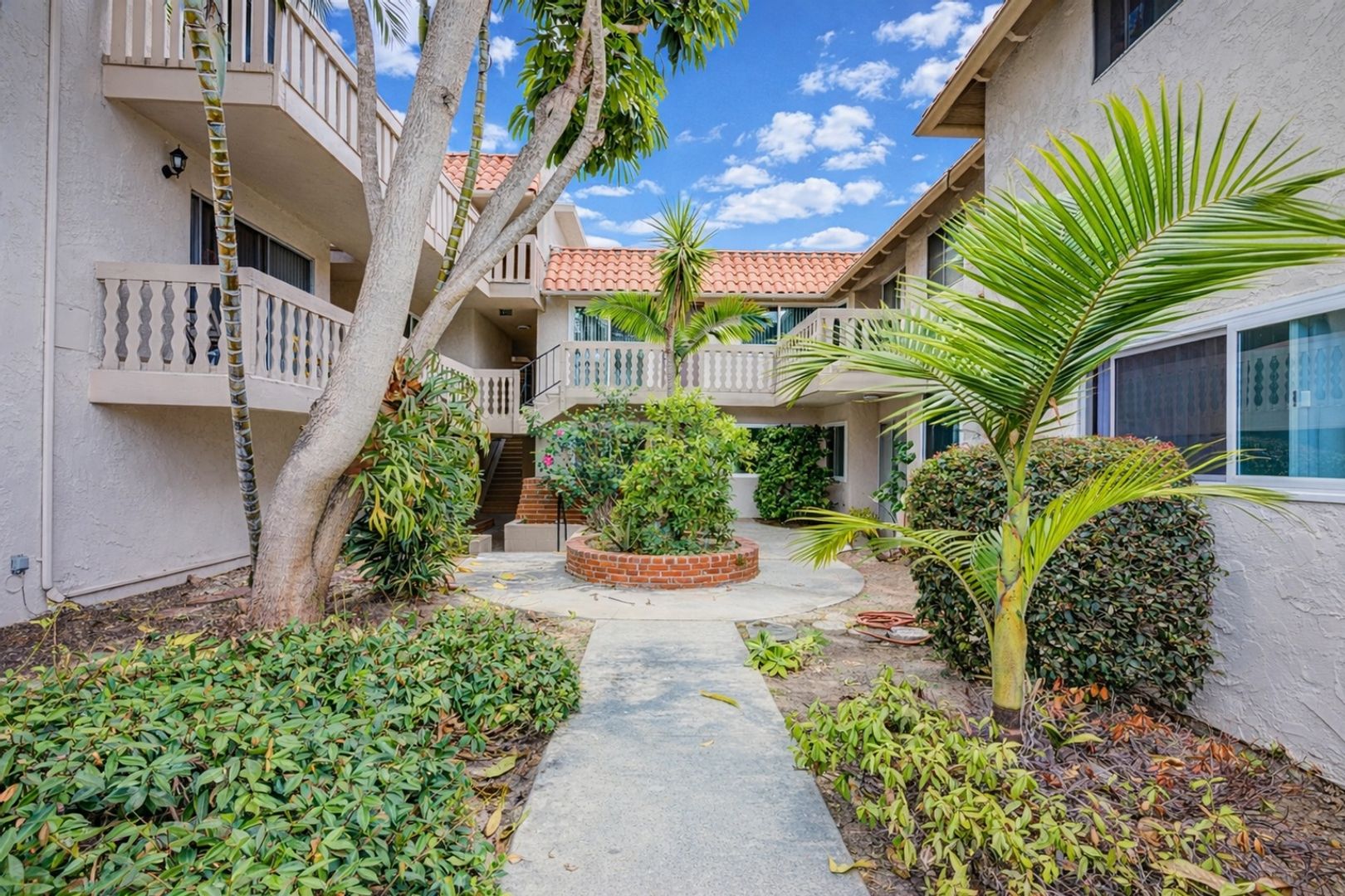Redondo Beach Condo: 2020 Graham Ave