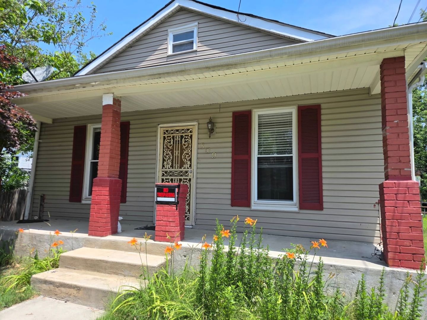 Fairmount Heights House: 809 Eastern Ave