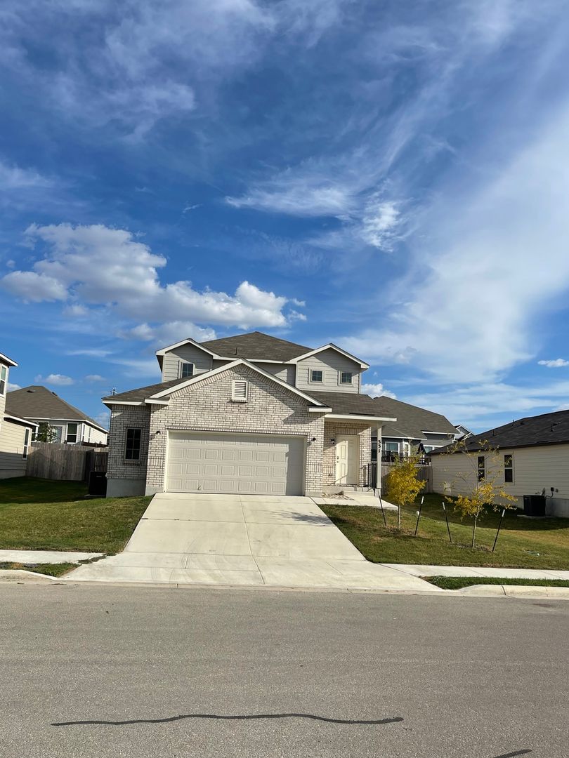 Cibolo Townhome: 331 Saddle Leaf