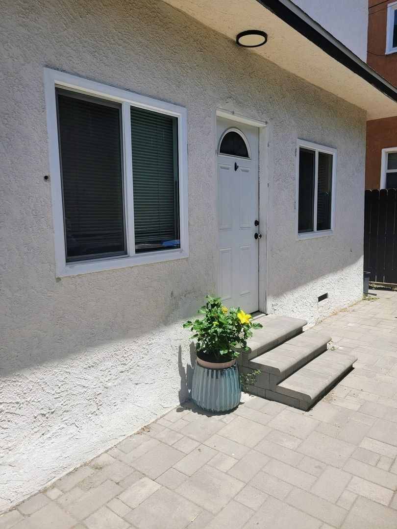 Long Beach Townhome: 416 Lime Ave
