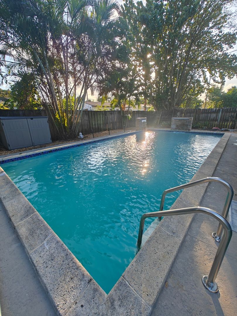 Miami House: 76 Ne 170th St