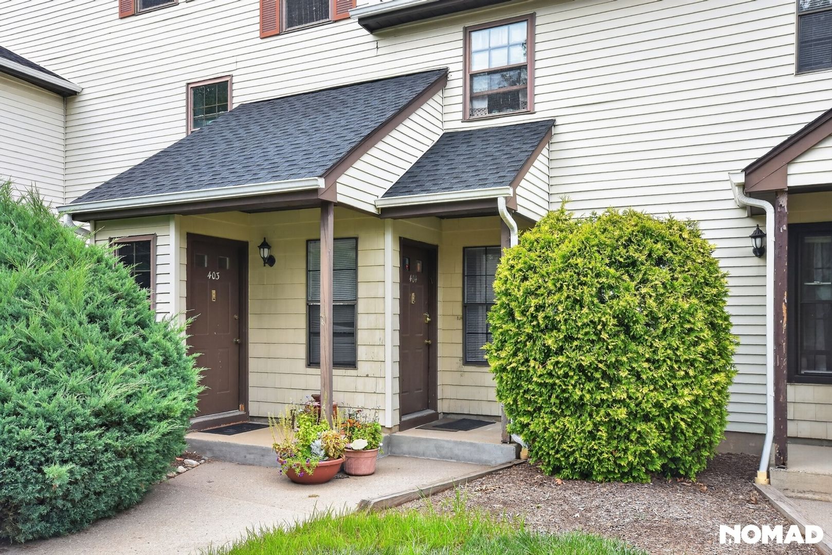 Iselin Condo: 404 Woodbridge Commons Way