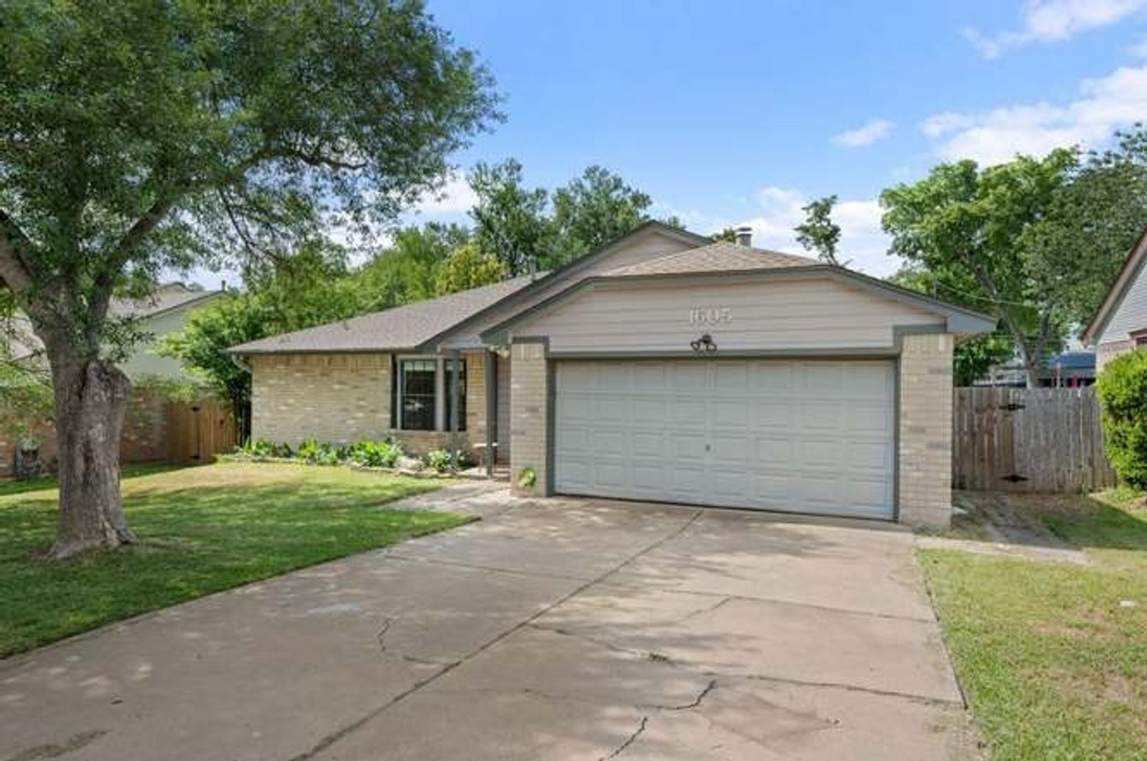 Pflugerville House: 1605 Quail Run Rd