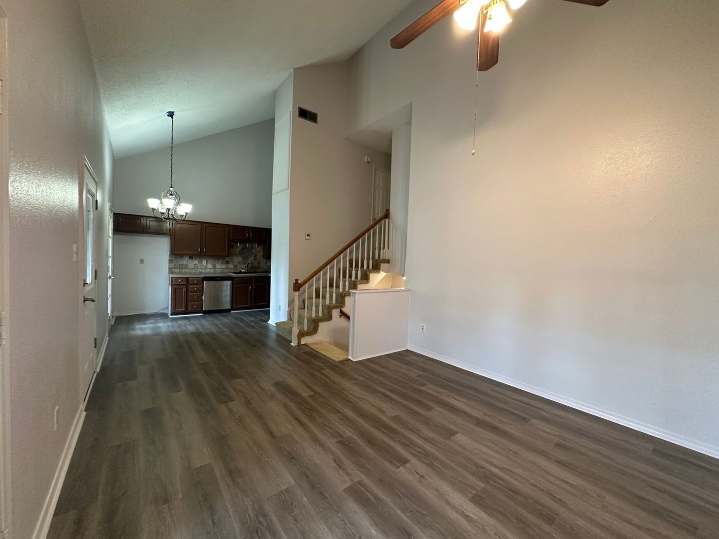 Lafayette House: 100 Teal Ln