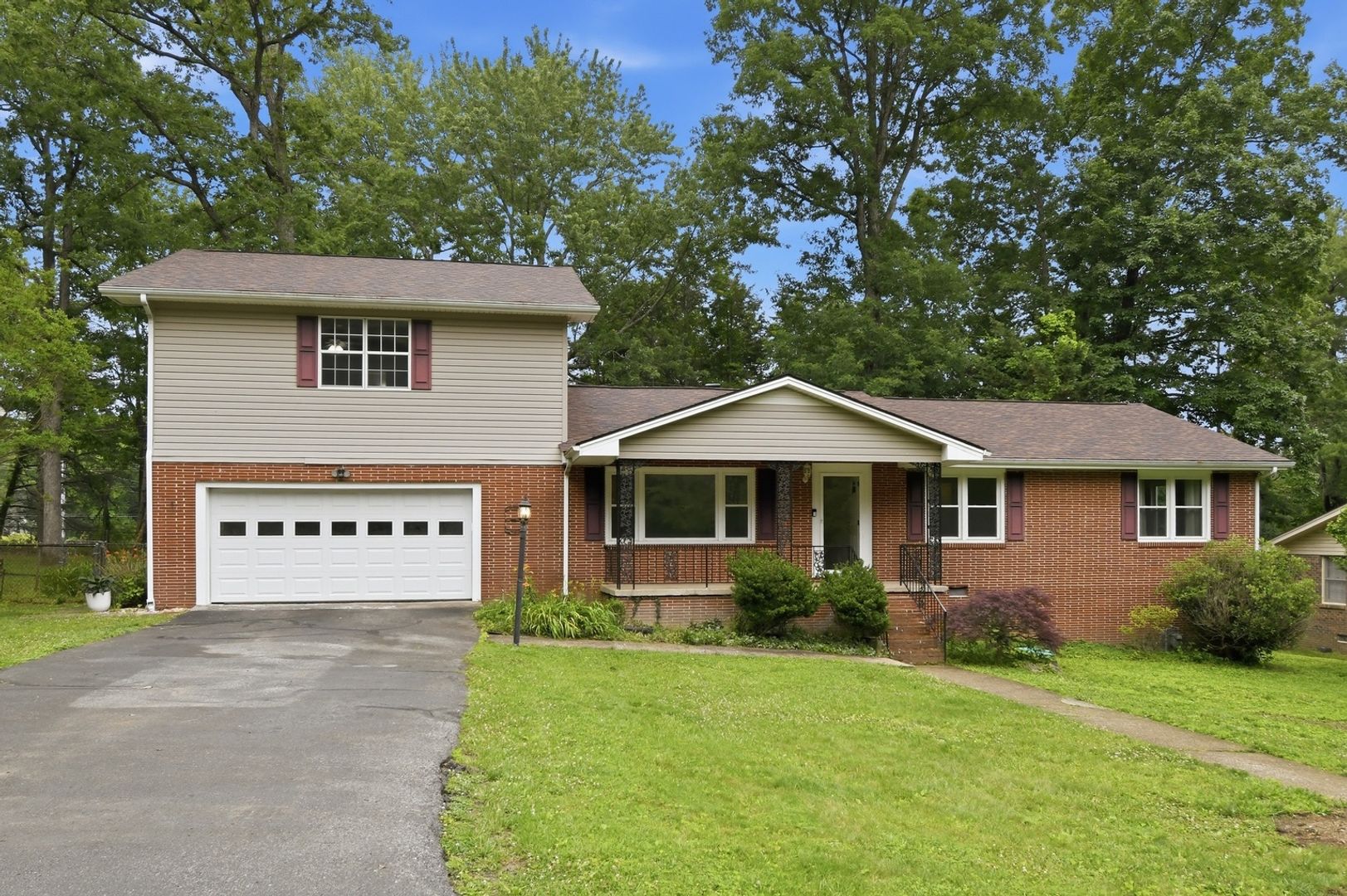 Signal Mountain House: 1306 Brockton Dr