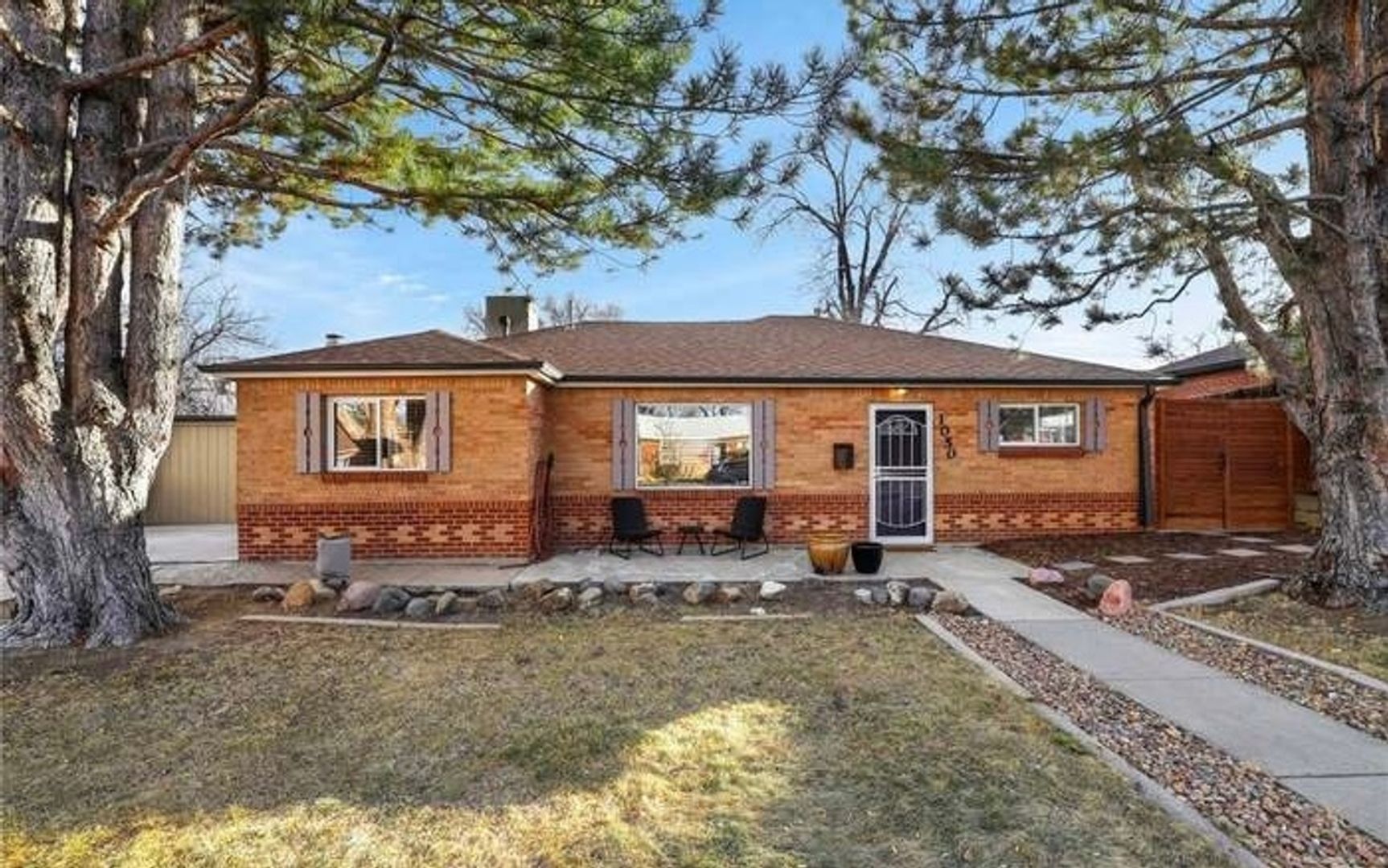Thornton House: 1050 Locust Pl