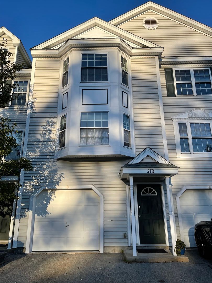 Charming 2BR+ Townhome for rent in Tyngsboro