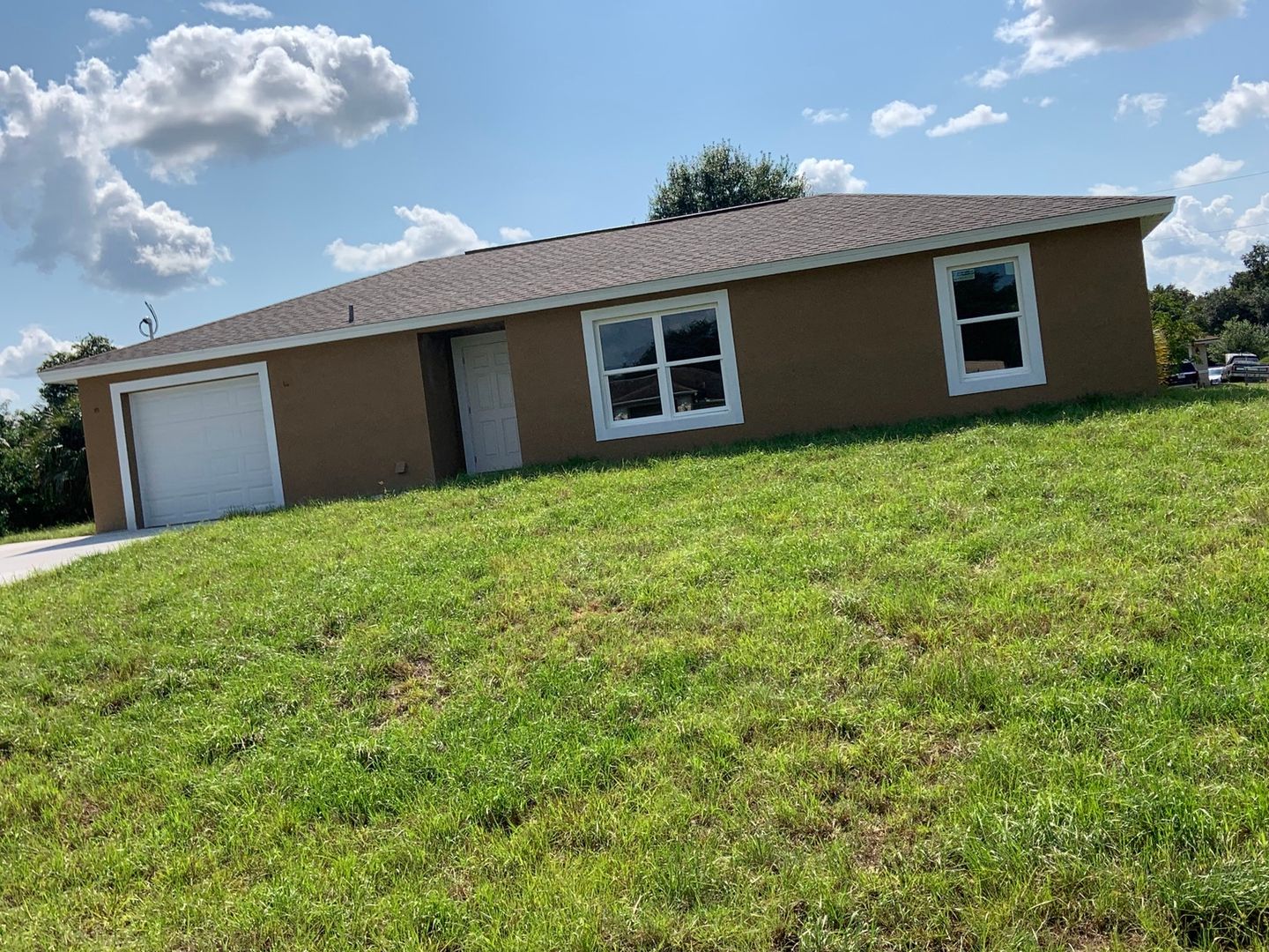 Labelle House: 2054 Detroit Dr