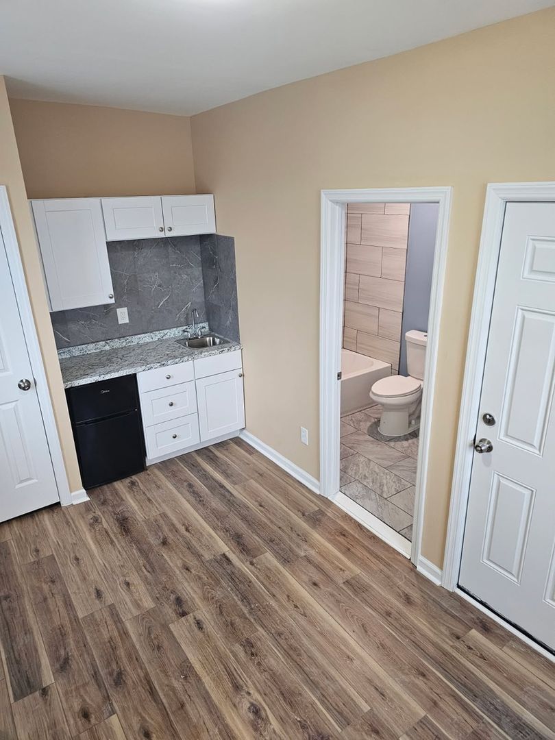 Manville Townhome: 58 S Main St