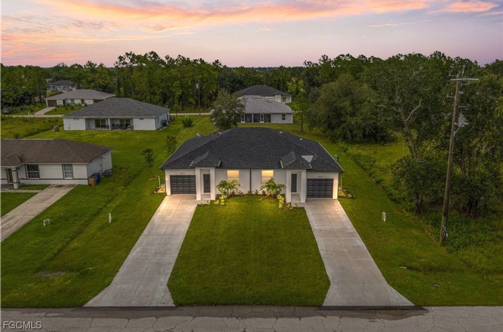 Lehigh Acres Townhome: 1025 Meadow Rd