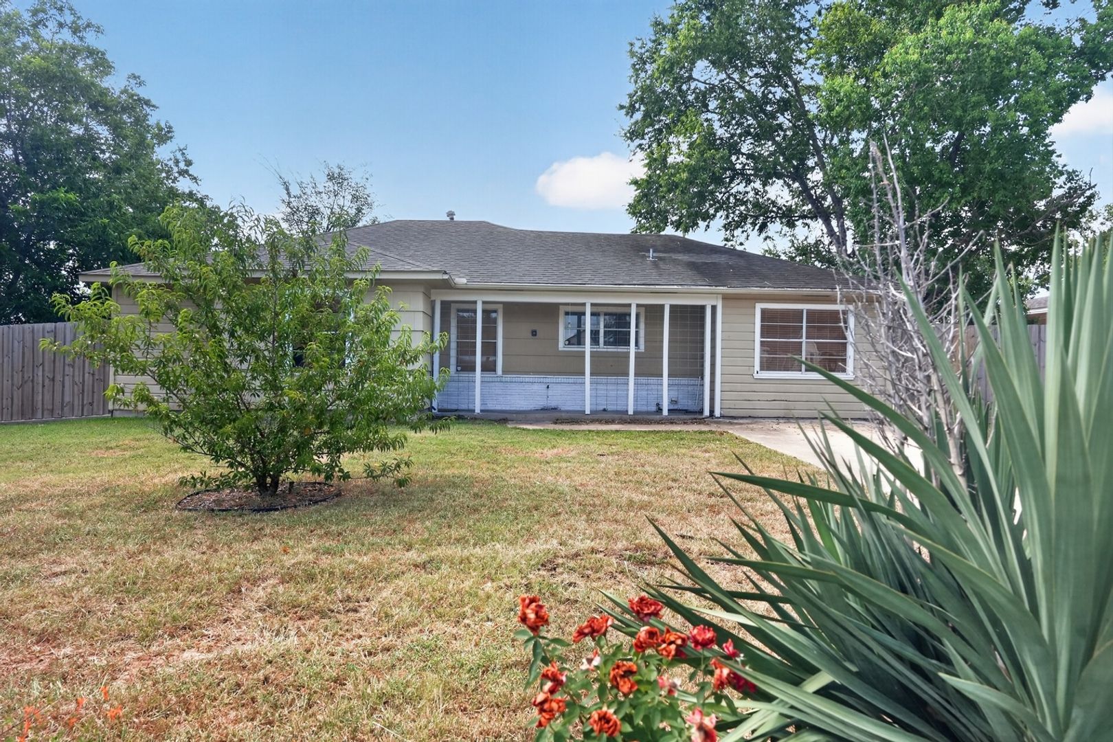 Bryan House: 725 Mary Lake Dr