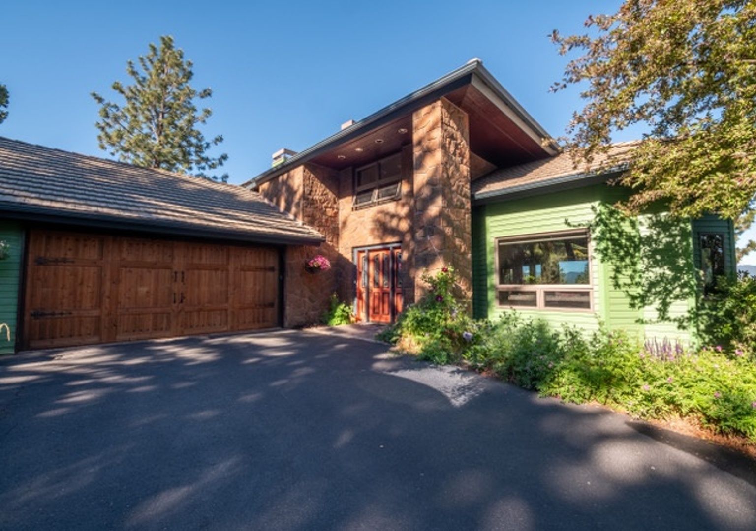 Bend House: 2889 Nw Starview Dr