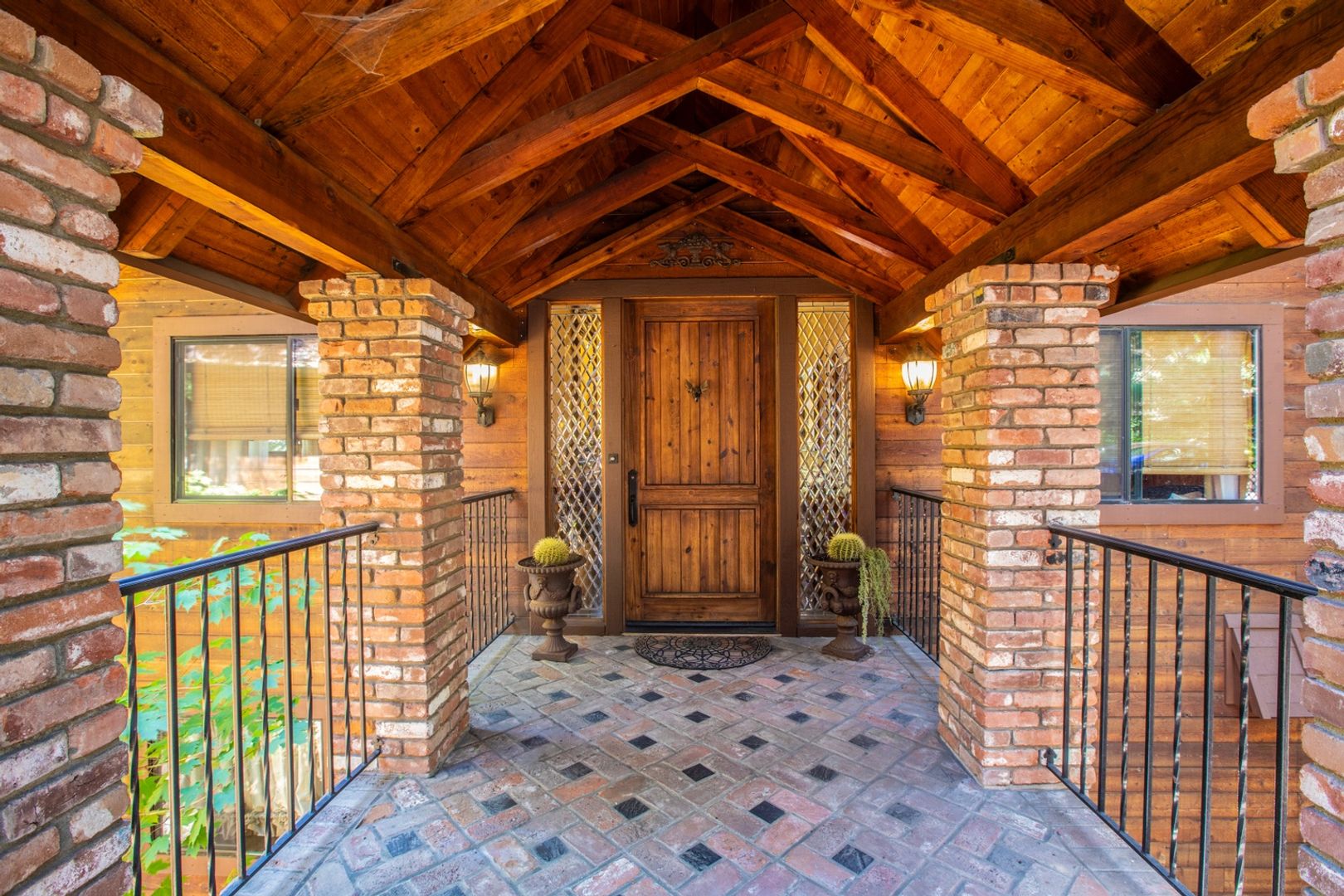 Lake Arrowhead House: 27385 N Bay Rd
