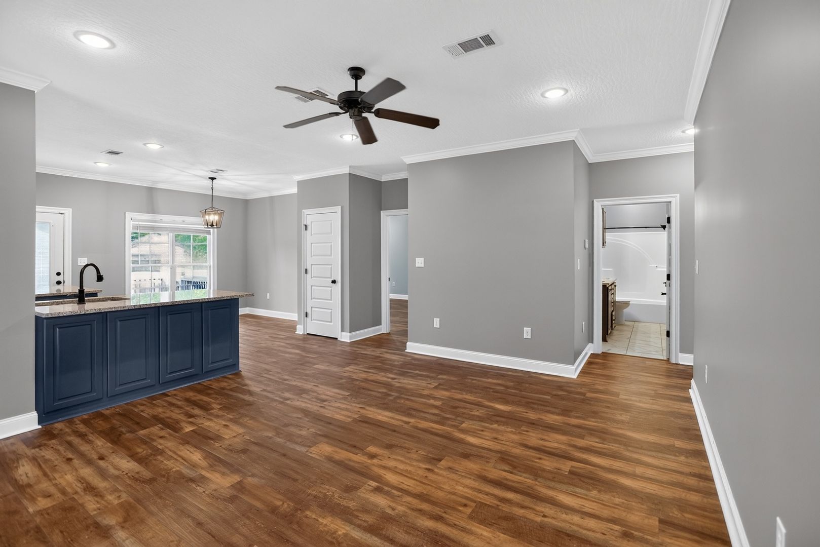 Hattiesburg House: 13 S Barnes Field Dr