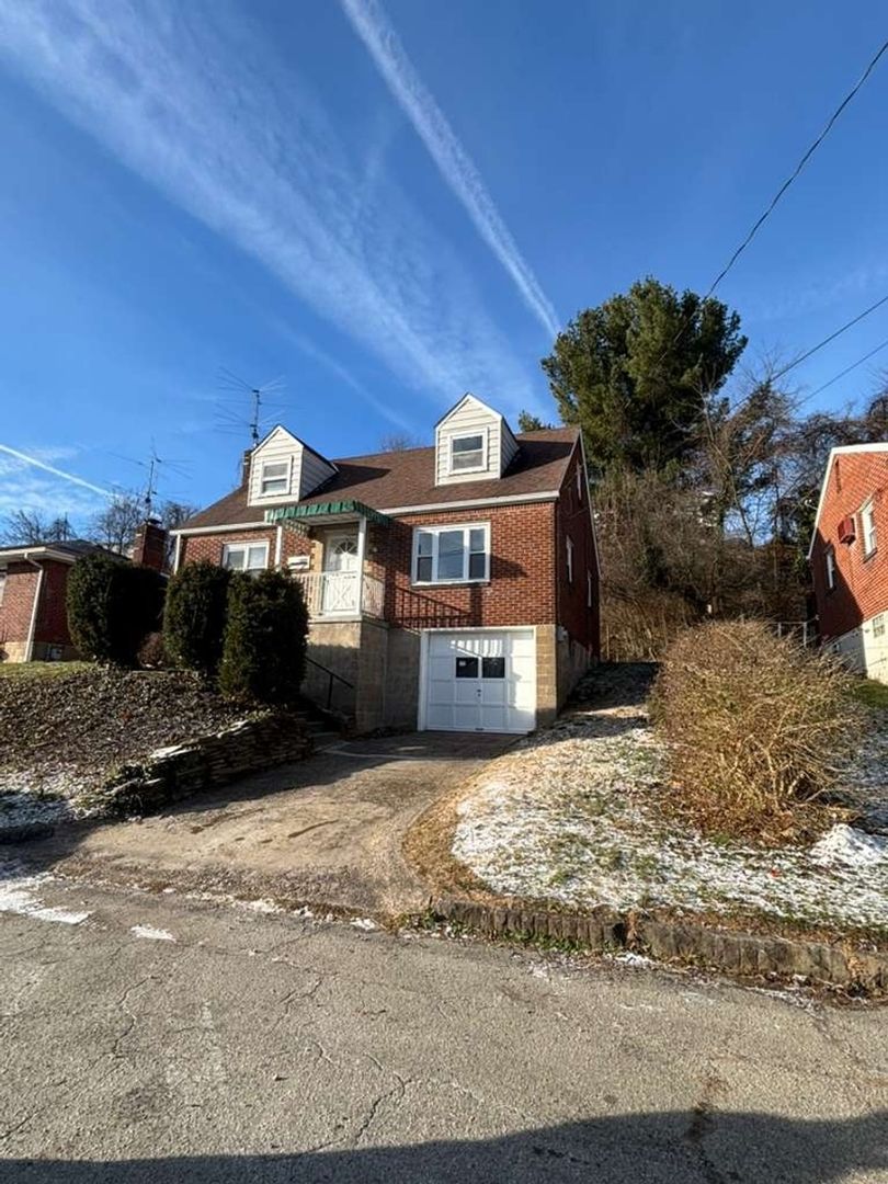 Monessen House: 1221 Graham Ave