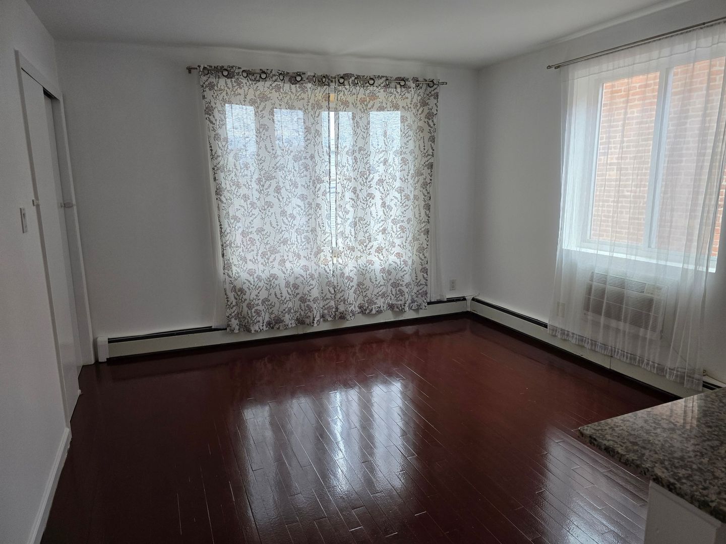 College Point Townhome: 2227 120th St