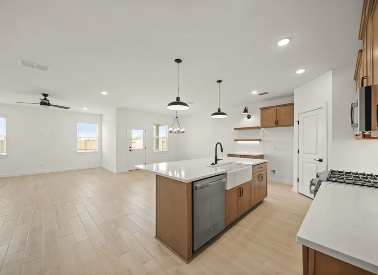 Dayton House: 291 Ice Shore Trl