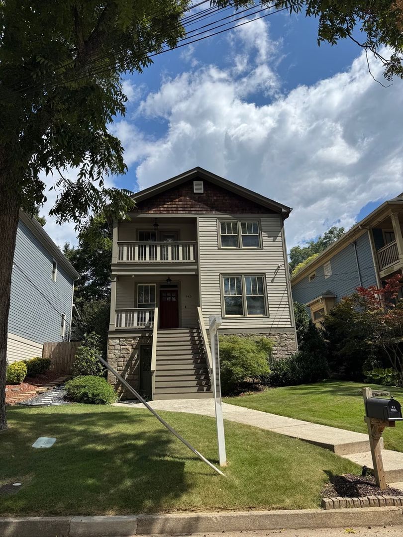 Atlanta House: 945 Longley Ave NW