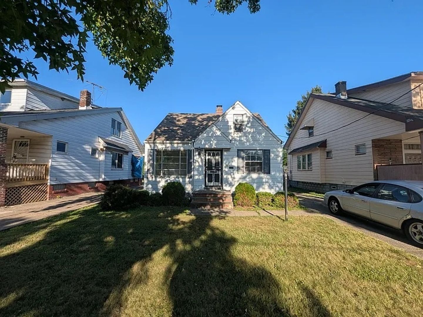 Cleveland House: 3864 E 154th St