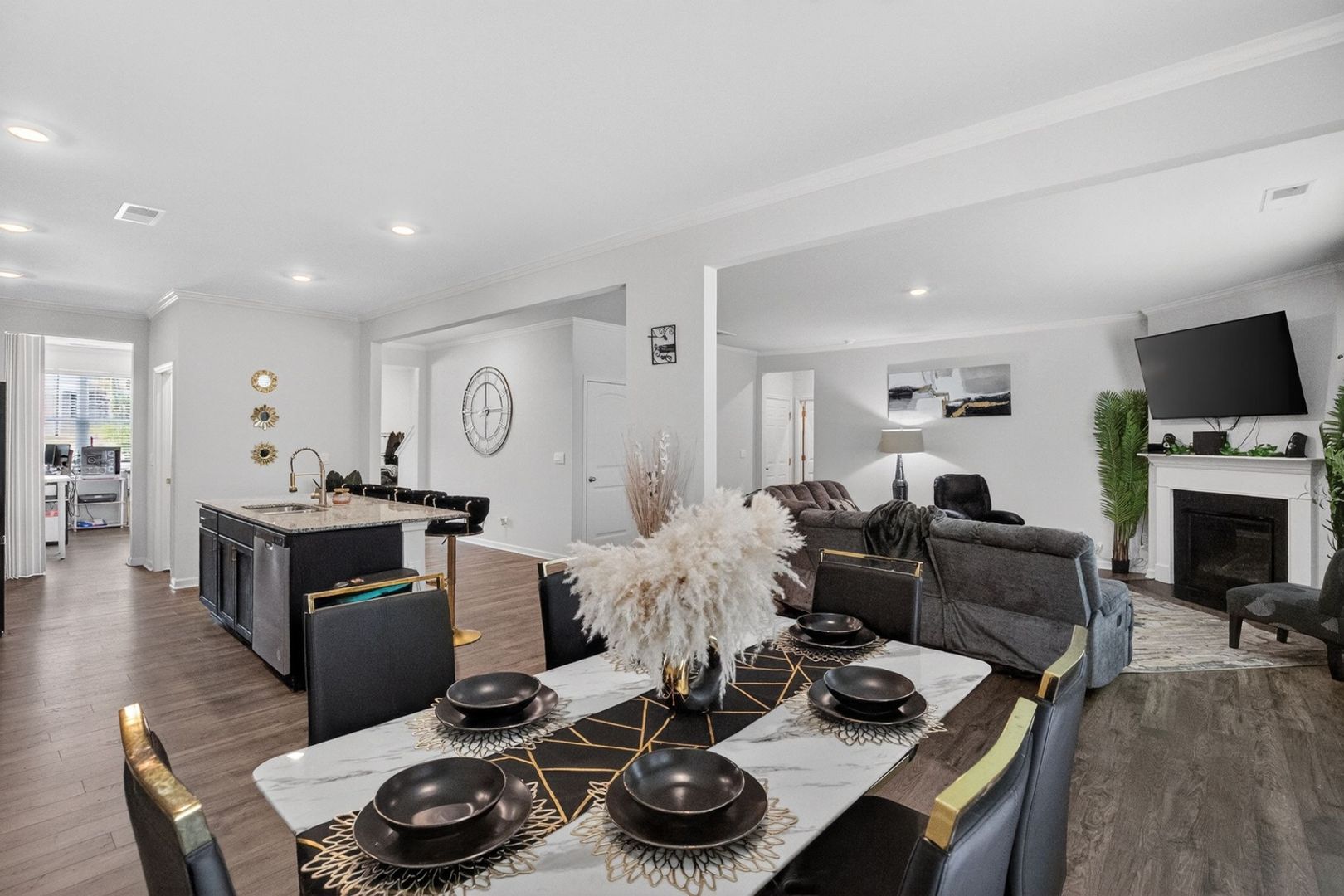 Lithia Springs House: 4842 Layton Dr