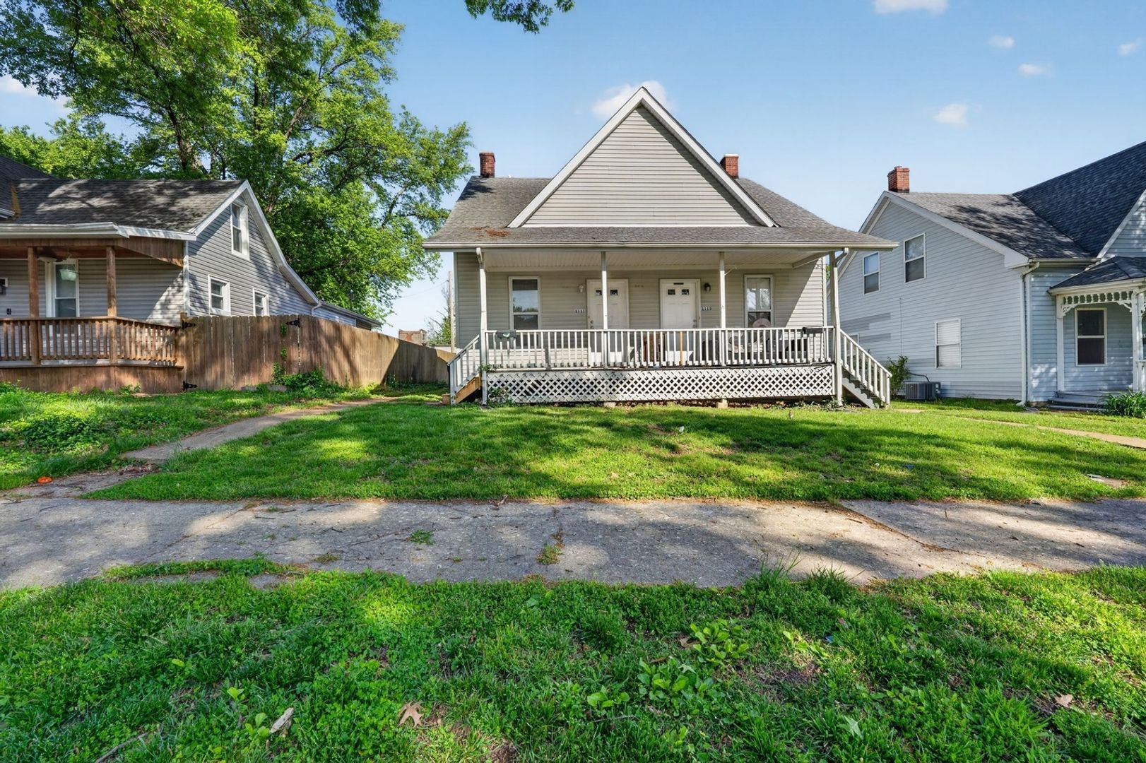 Belleville Townhome: 1111 Ln Salle St