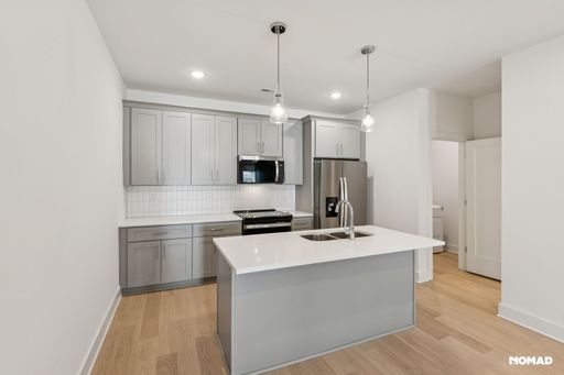 Three-story townhome offers a spacious layout with 3 BR and 3.5 bathroom in Nashville – photo 1
