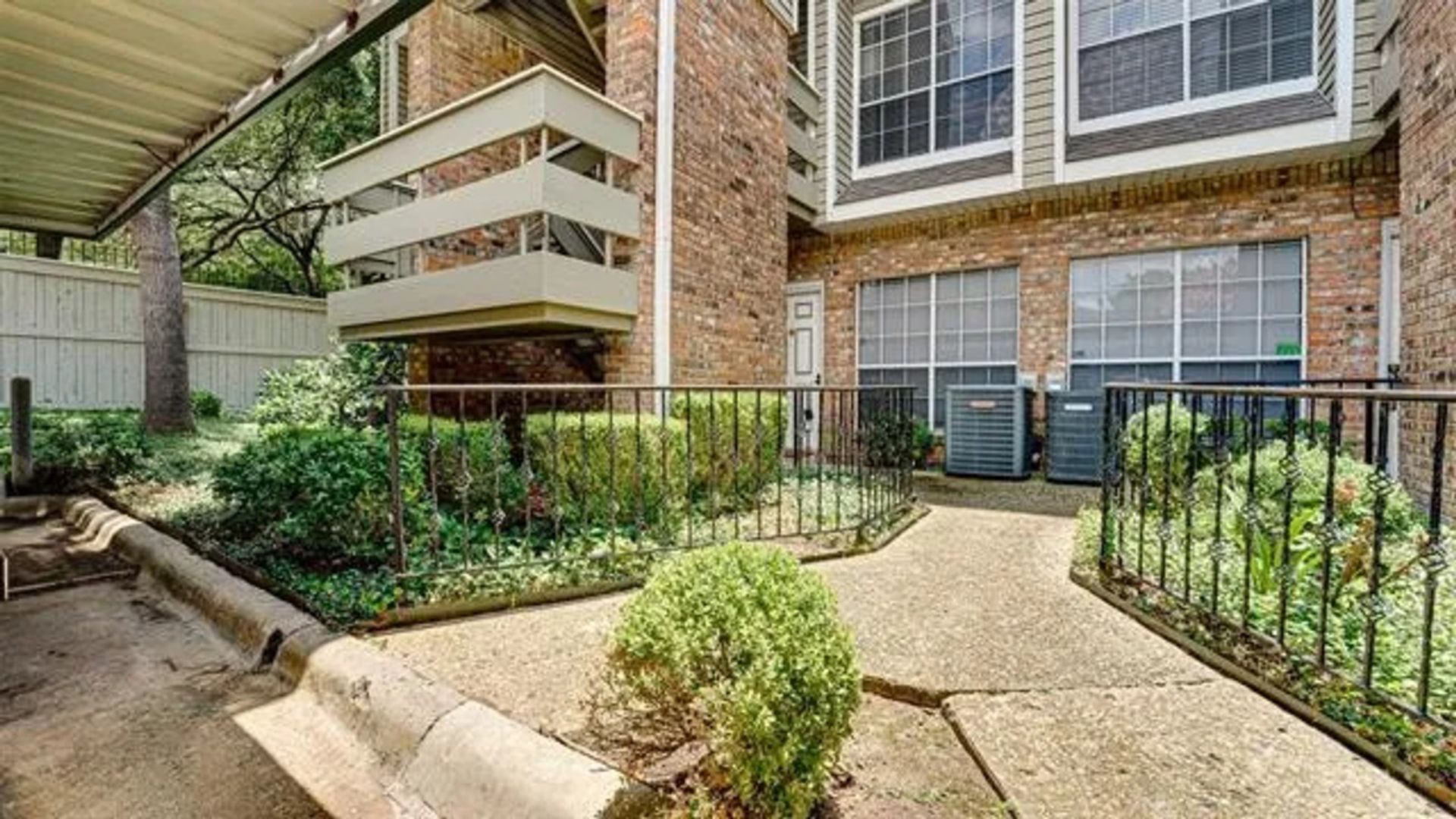 Dallas Condo: 8550 Fair Oaks Crossing