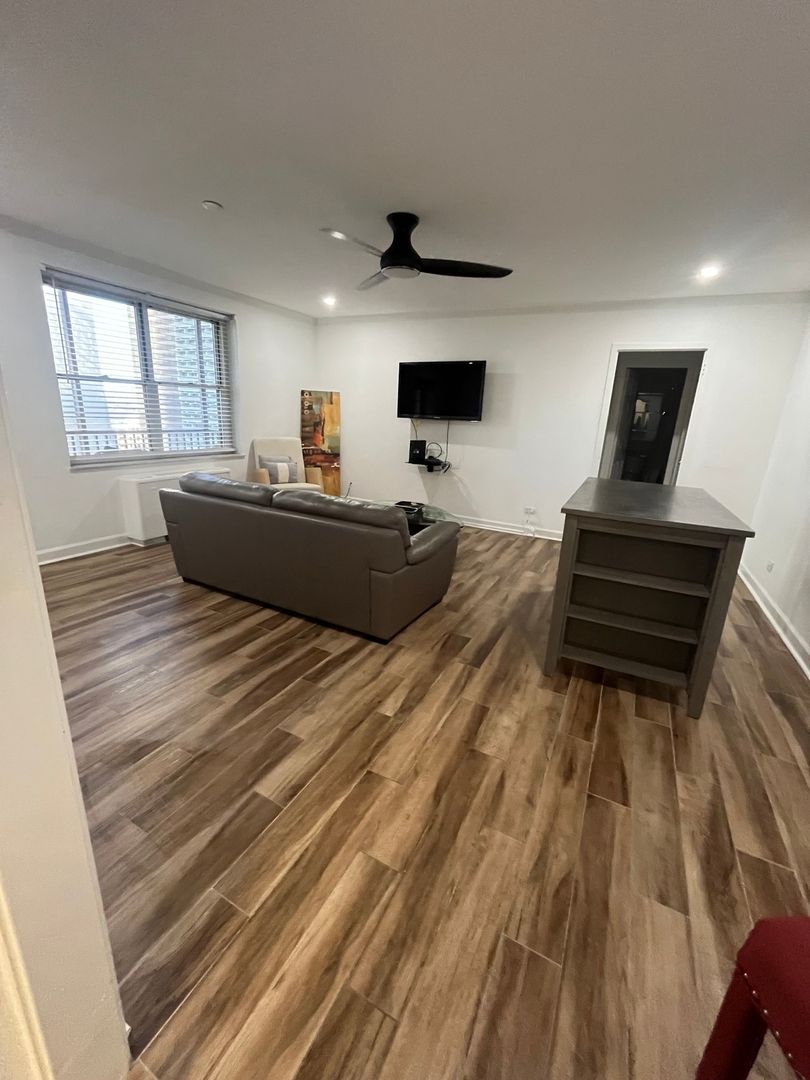 Atlanta Condo: 300 Peachtree St Ne