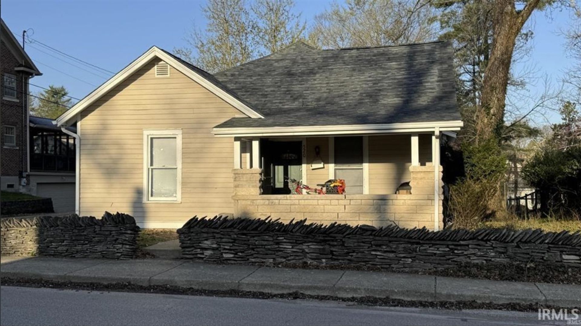 Bloomington House: 520 S Eagleson Ave