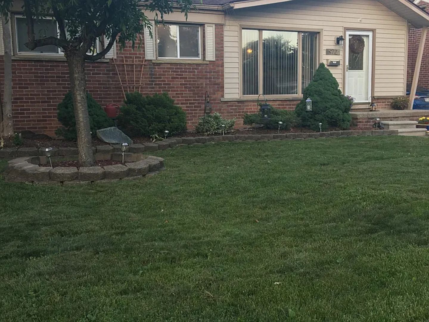 Garden City House: 972 Cardwell St