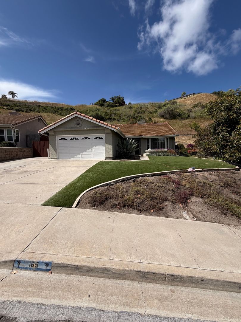Oceanside House: 169 Ely St
