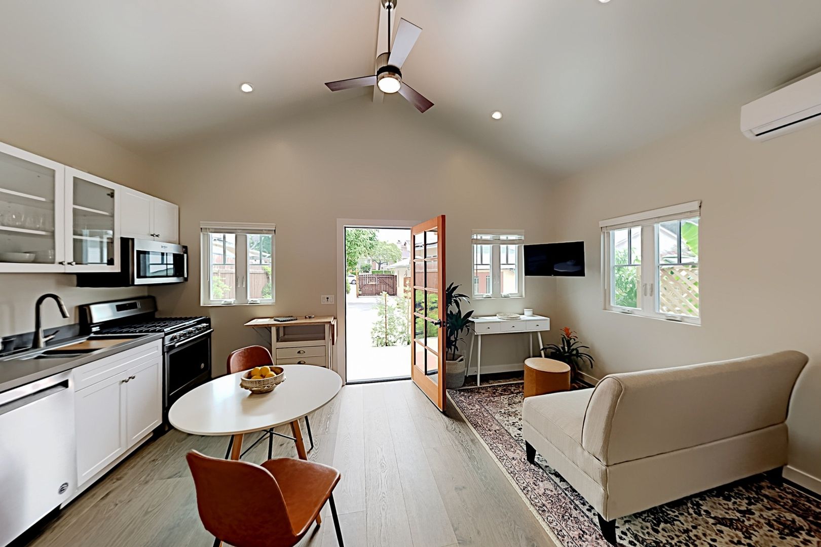 Santa Barbara House: 1205 Blanchard St