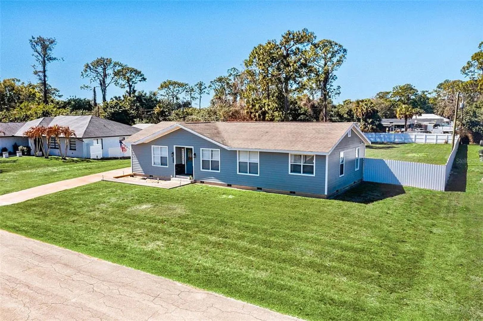 Lehigh Acres House: 323 Greenwood Ave