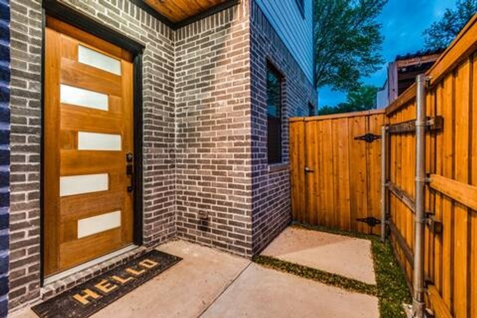 Dallas Townhome: 1904 Pollard St